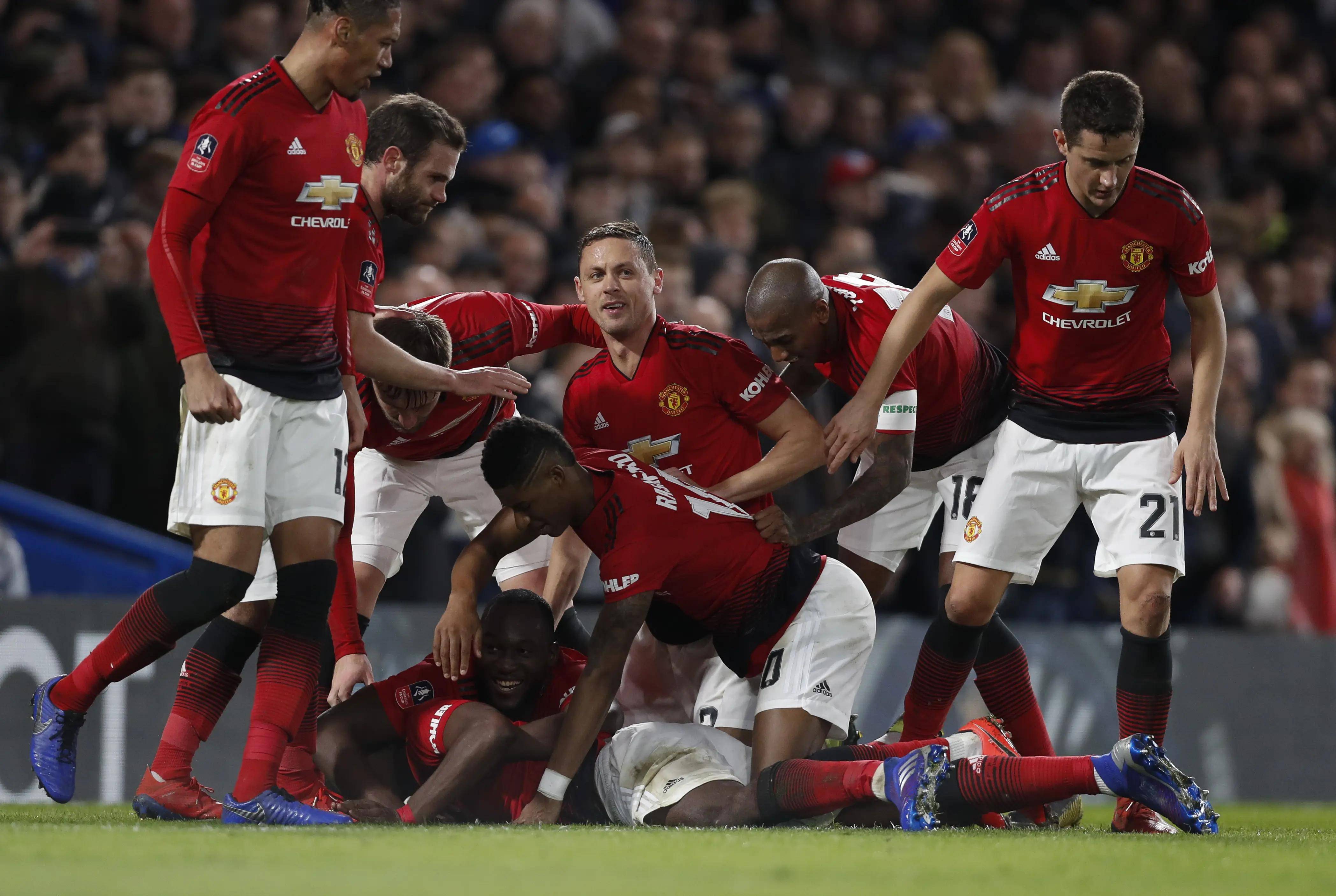 爱游戏体育-包含赛地聚焦——欧冠今晨热度飙升，尤文图斯临场应变，质疑声仍在，赛程密集仍需轮换的词条