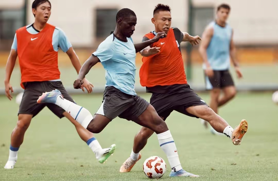 爱游戏中国体育-赛后体能课后；上海申花门线救险备战中超；引发热议；训练强度明显提升(南海实战化训练事故十一名牺牲)