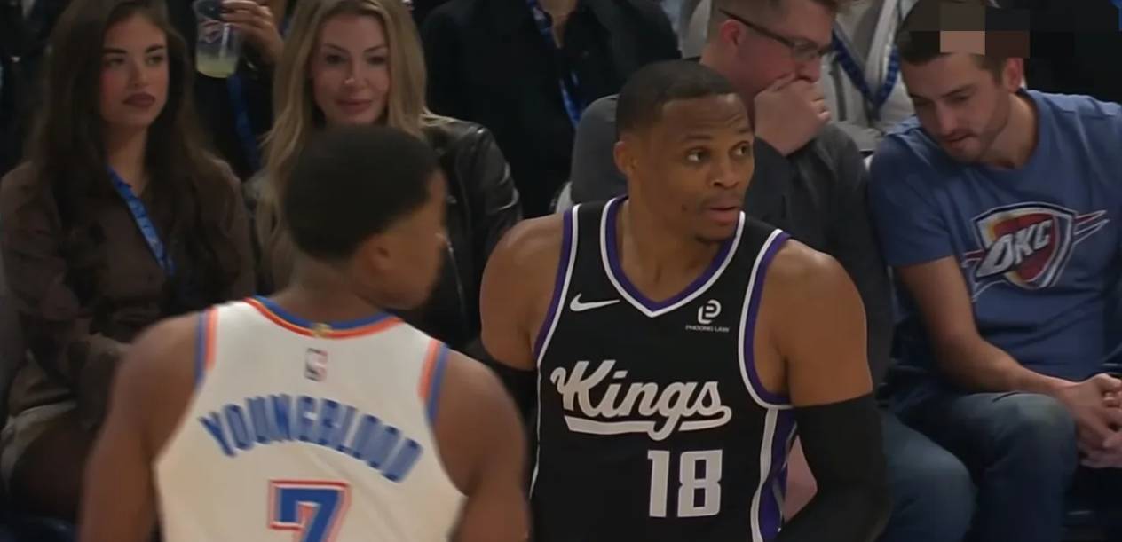 爱游戏注册-cba总决赛第三场后辽宁球员与四川球迷